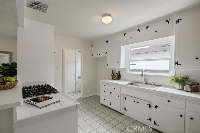 Detail Gallery Image 7 of 41 For 20533 Eastwood Ave, Torrance,  CA 90503 - 4 Beds | 2 Baths