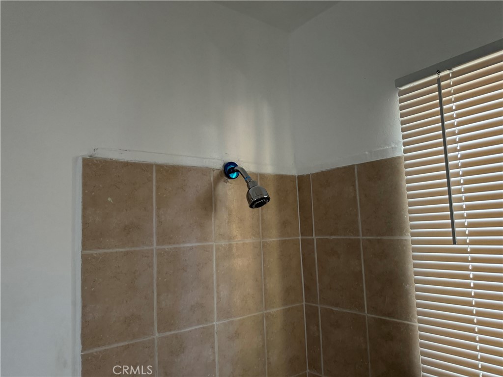 https://media.crmls.org/medias/a2d885e6-4d21-4a15-a80c-396317128658.jpg?preset=X-Large