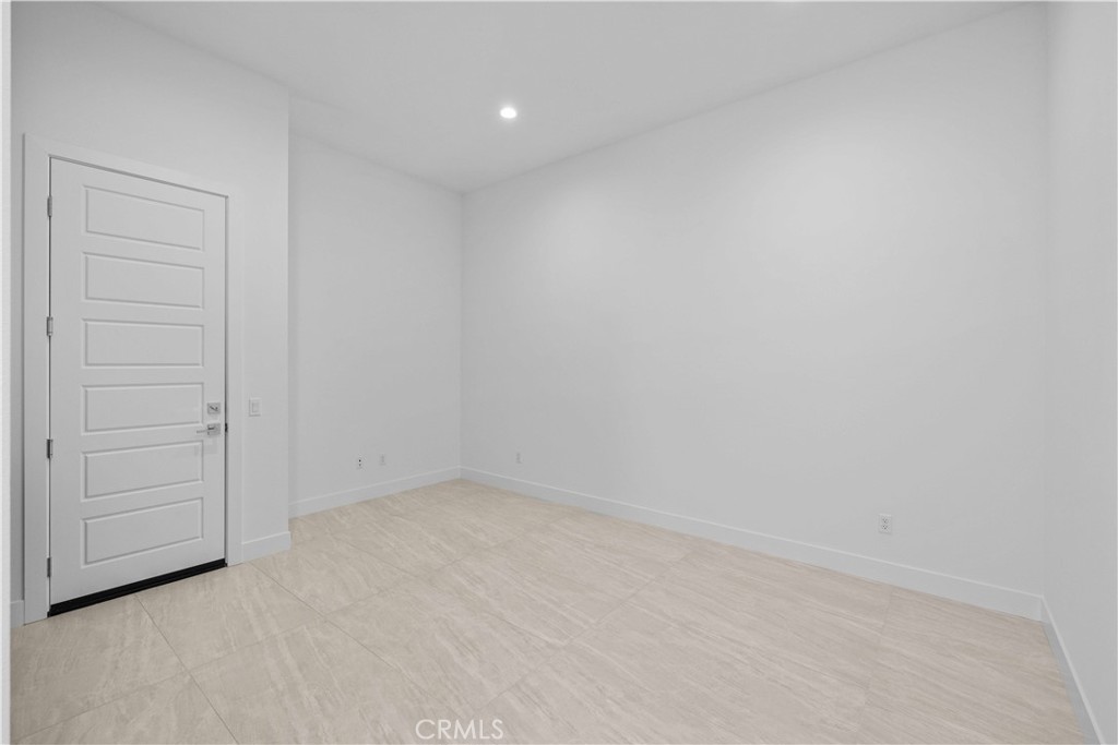 https://media.crmls.org/medias/a2d9d191-30ba-4603-8812-7507e8057749.jpg?preset=X-Large