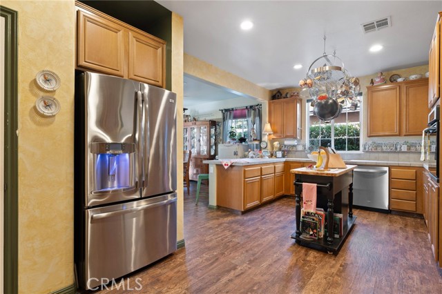 Detail Gallery Image 11 of 30 For 10705 Topiary Dr, Bakersfield,  CA 93306 - 3 Beds | 2 Baths