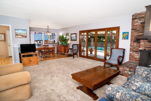 17142 Tuba Street, Northridge CA: https://media.crmls.org/medias/a2db38fa-fd4e-45f4-b4c9-b7d79de5b3fb.jpg