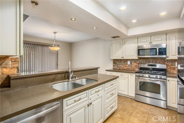 Detail Gallery Image 13 of 29 For 8544 Sandalwood Ct, Rancho Cucamonga,  CA 91730 - 3 Beds | 2 Baths