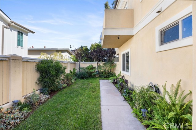 2413 Rockefeller Lane, Redondo Beach, California 90278, 3 Bedrooms Bedrooms, ,2 BathroomsBathrooms,Residential,For Sale,Rockefeller,PW25000404