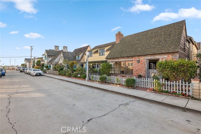 Detail Gallery Image 35 of 36 For 119 Apolena Ave, Newport Beach,  CA 92662 - 2 Beds | 3/1 Baths