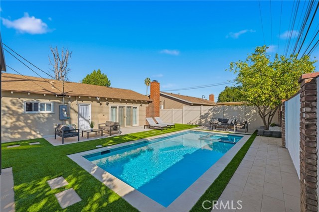 Detail Gallery Image 3 of 36 For 23010 Hartland, West Hills,  CA 91307 - 3 Beds | 2 Baths