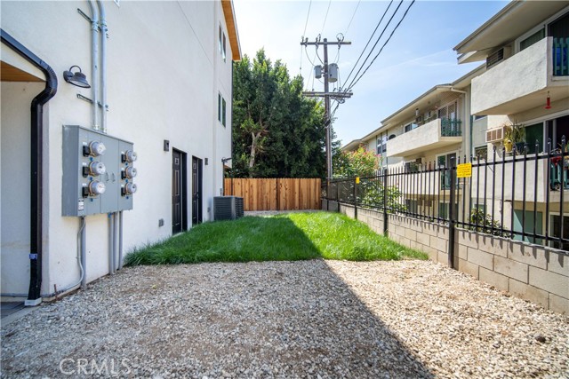 1031 N Cummings Street, Los Angeles CA: https://media.crmls.org/medias/a2dcf171-ecfd-48e4-9486-9203101a324b.jpg