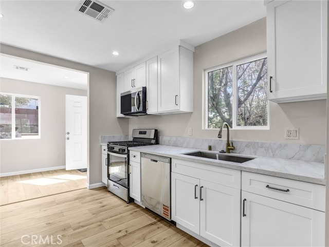 Detail Gallery Image 7 of 20 For 4126 E 1st, Los Angeles,  CA 90063 - 3 Beds | 1 Baths