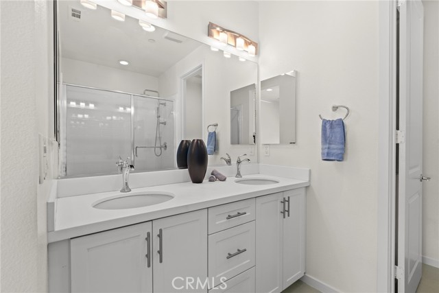 Detail Gallery Image 22 of 30 For 5762 Acacia, Lakewood,  CA 90712 - 3 Beds | 4 Baths