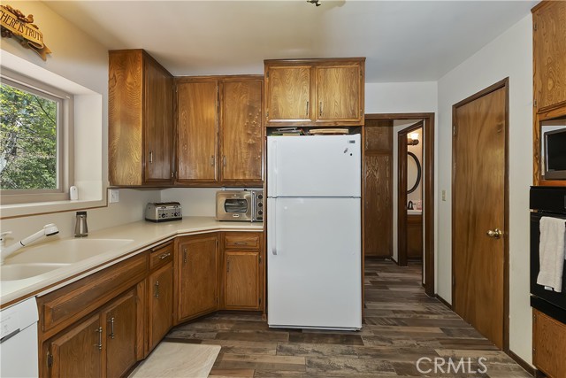 Detail Gallery Image 10 of 57 For 1249 Yellowstone Dr, Lake Arrowhead,  CA 92352 - 5 Beds | 3/2 Baths