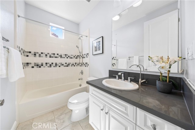 28 Caspian, Lake Forest CA: https://media.crmls.org/medias/a2df3e4b-cad3-45db-bd3c-2b2594462805.jpg