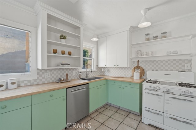 Image 9 of 50 For 3327 Hollydale Dr.