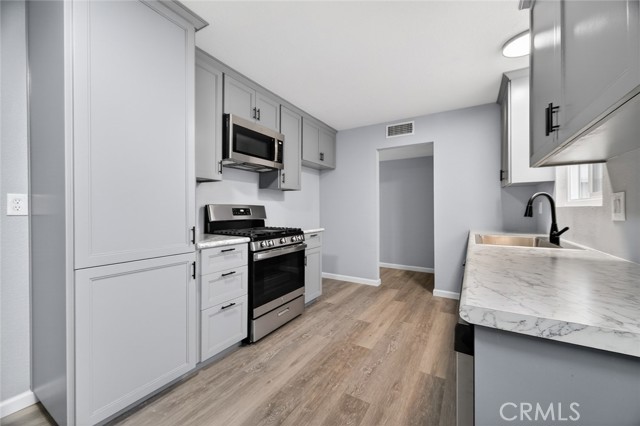 Detail Gallery Image 6 of 30 For 5788 S Cherry, Fresno,  CA 93706 - 3 Beds | 2 Baths