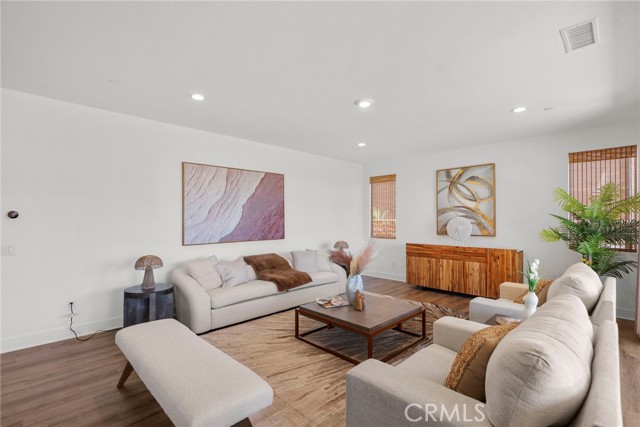 19162 Lauren Lane, Saugus CA: https://media.crmls.org/medias/a2e1c327-7cc9-4c6c-8fcb-f30b1a565534.jpg