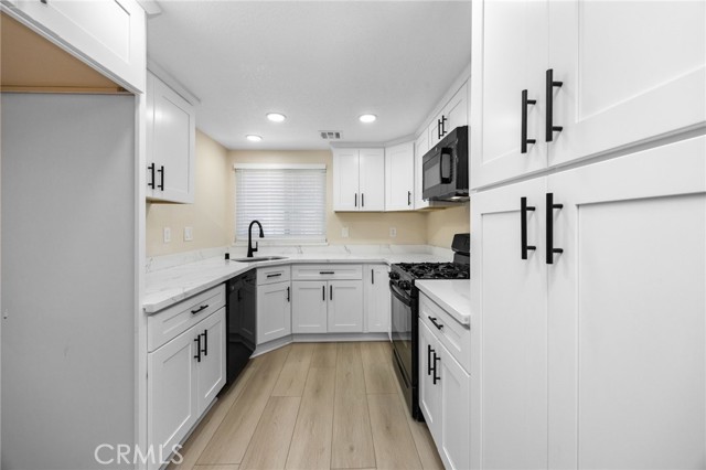 Detail Gallery Image 8 of 50 For 8347 Grenoble St #9,  Sunland,  CA 91040 - 2 Beds | 2/1 Baths