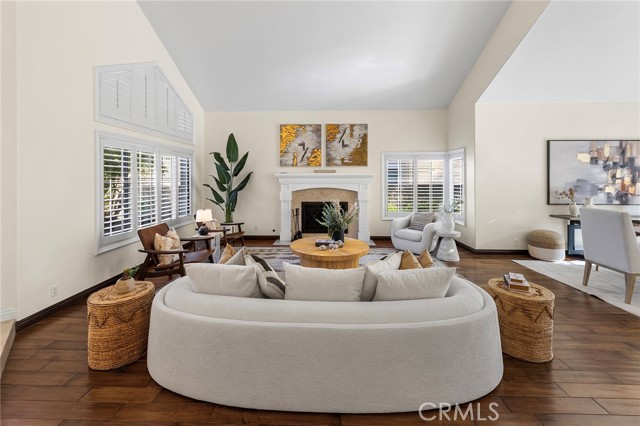 2712 N Roxbury Street, Orange CA: https://media.crmls.org/medias/a2e3541a-b079-4a56-9f69-8c8f116fffc7.jpg
