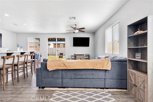 Detail Gallery Image 8 of 49 For 8179 Taft, Oak Hills,  CA 92344 - 4 Beds | 2 Baths