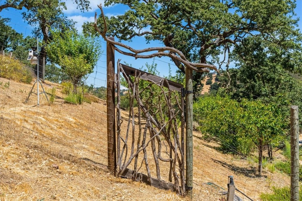 https://media.crmls.org/medias/a2e4004e-9d62-48f7-9630-70349bcc8f26.jpg?preset=X-Large