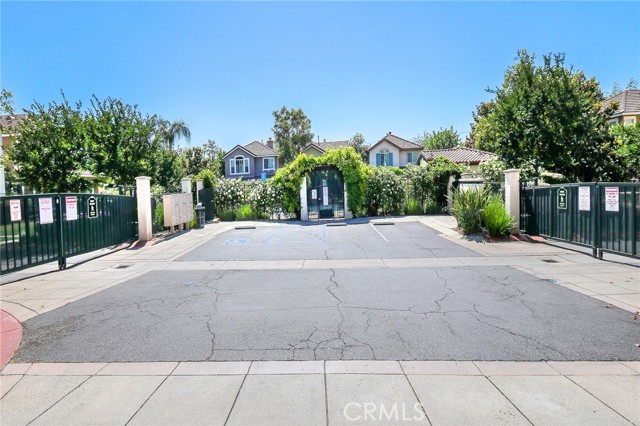Detail Gallery Image 35 of 39 For 3738 Springmount St, Riverside,  CA 92501 - 3 Beds | 2/1 Baths