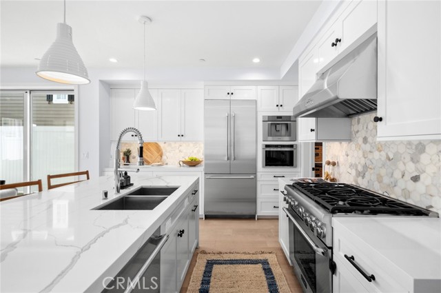 Detail Gallery Image 3 of 27 For 109 Onyx Ave, Newport Beach,  CA 92662 - 3 Beds | 4/1 Baths