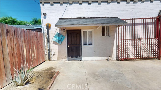 5854 Woodlawn Avenue, Los Angeles CA: https://media.crmls.org/medias/a2e6edc9-f5b7-41f4-b009-19d0e00d942f.jpg