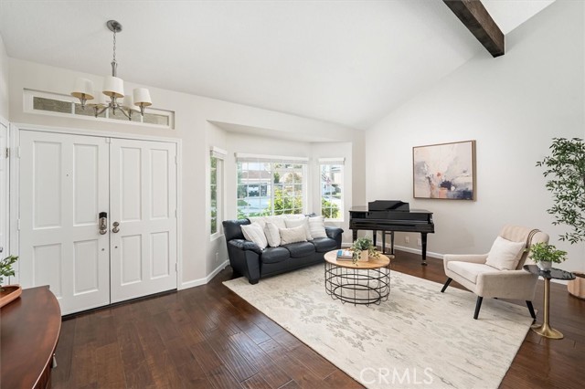 Detail Gallery Image 6 of 42 For 28735 Citrus Pl, Saugus,  CA 91390 - 4 Beds | 3 Baths
