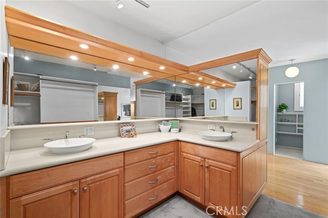 1800 Highland Avenue, Manhattan Beach CA: https://media.crmls.org/medias/a2e7f85f-59df-44a7-b153-efe397e160dc.jpg