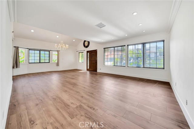 Detail Gallery Image 2 of 28 For 16707 Moorpark St, Encino,  CA 91436 - 3 Beds | 3 Baths