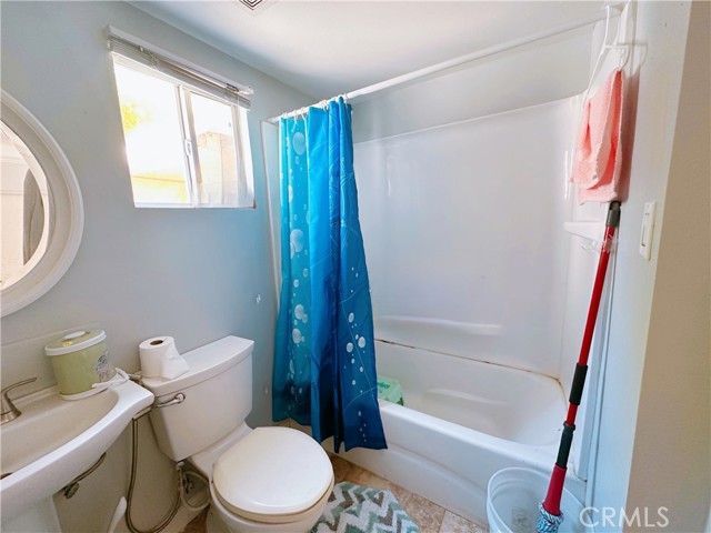 Detail Gallery Image 16 of 21 For 945 N Dickel St, Anaheim,  CA 92805 - 2 Beds | 2 Baths