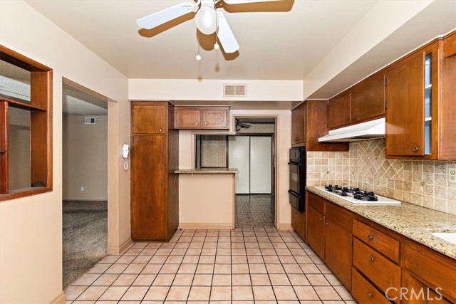 Detail Gallery Image 5 of 16 For 16321 Randall Ave, Fontana,  CA 92335 - 3 Beds | 2 Baths