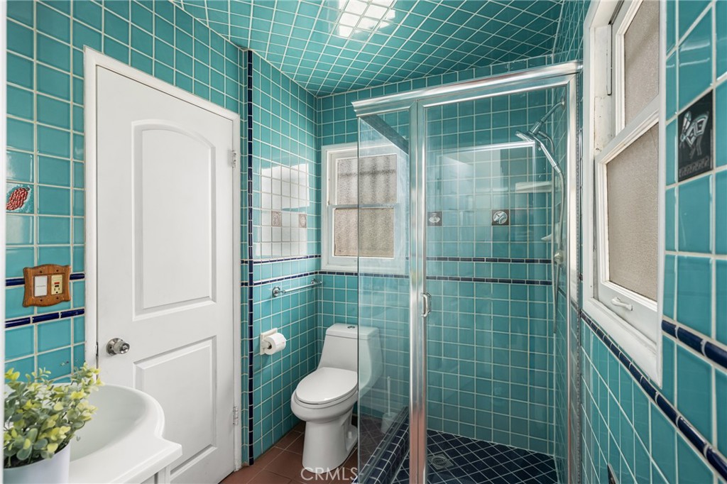 https://media.crmls.org/medias/a2e99e50-1927-43f2-bed9-a1c9cf9bac6e.jpg?preset=X-Large