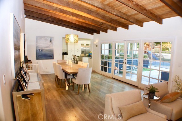 Detail Gallery Image 6 of 25 For 4820 Abbeyville, Woodland Hills,  CA 91364 - 4 Beds | 4 Baths