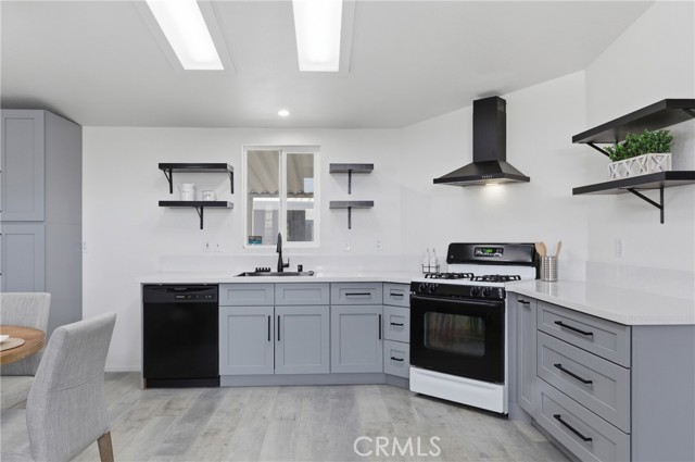 Detail Gallery Image 12 of 55 For 4901 Green River #153,  Corona,  CA 92878 - 3 Beds | 2 Baths