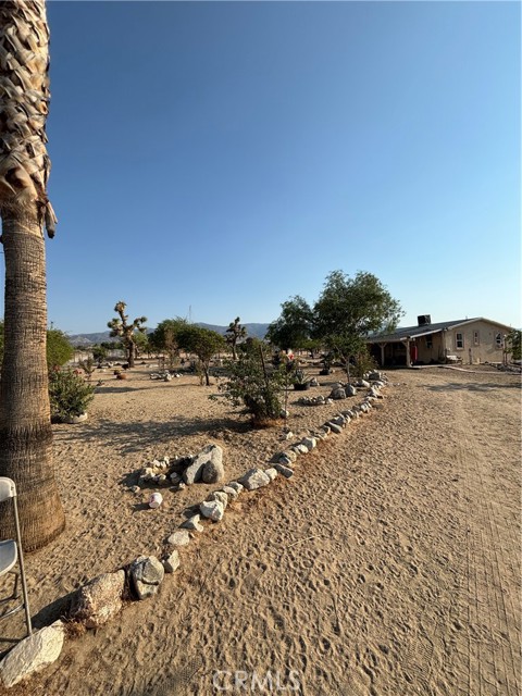 Detail Gallery Image 2 of 5 For 11924 Mountain Rd, Pinon Hills,  CA 92372 - 3 Beds | 2 Baths