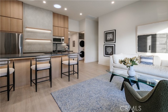18852 Collins Street, Tarzana CA: https://media.crmls.org/medias/a2eb224d-8c62-4562-93bf-cba065269996.jpg