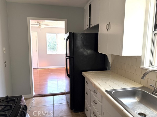 Detail Gallery Image 6 of 14 For 1170 E 55th St #1,  Long Beach,  CA 90805 - 2 Beds | 1 Baths