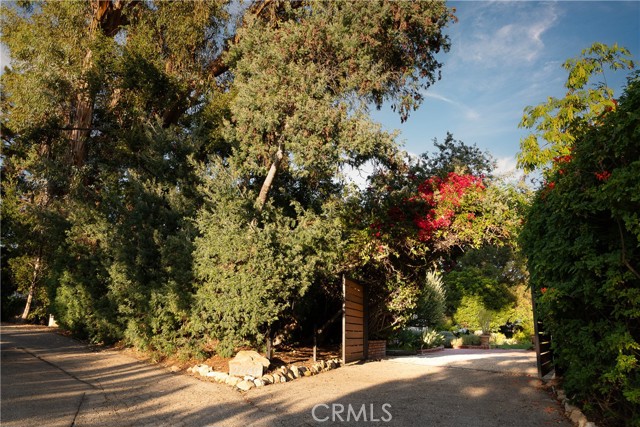 21149 Entrada Road, Topanga CA: https://media.crmls.org/medias/a2ebb236-ece4-4831-ba0c-a22d0de6b376.jpg