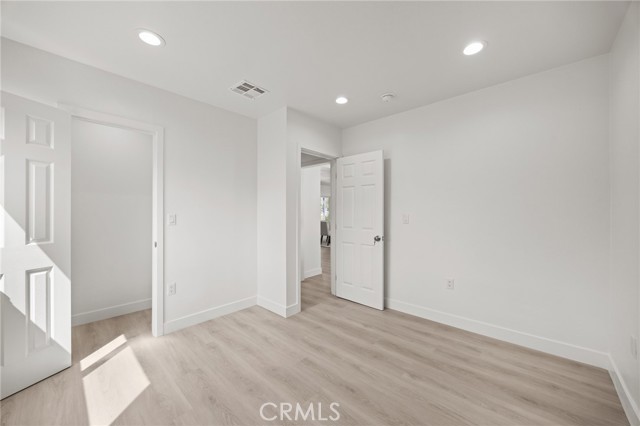 Image 21 of 37 For 2024 Grandridge Ave