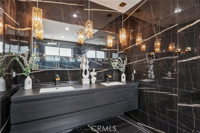 Detail Gallery Image 34 of 61 For 2227 N Lamer St, Burbank,  CA 91504 - 4 Beds | 4/1 Baths