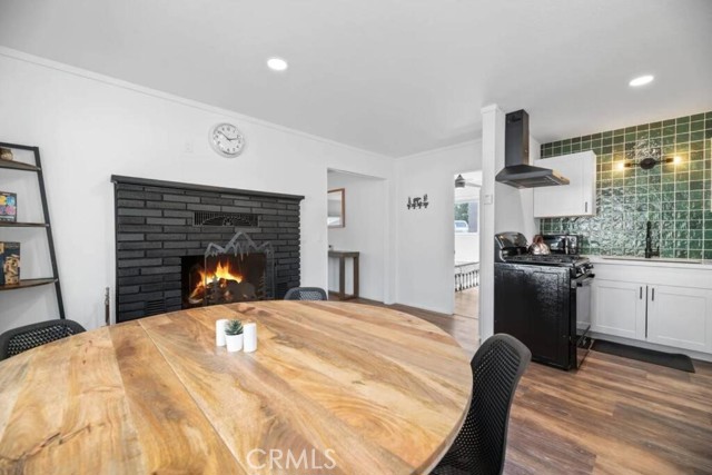 560 Edgemoor, Big Bear Lake CA: https://media.crmls.org/medias/a2ed4741-a418-4a83-9579-0c0d947cfbc7.jpg