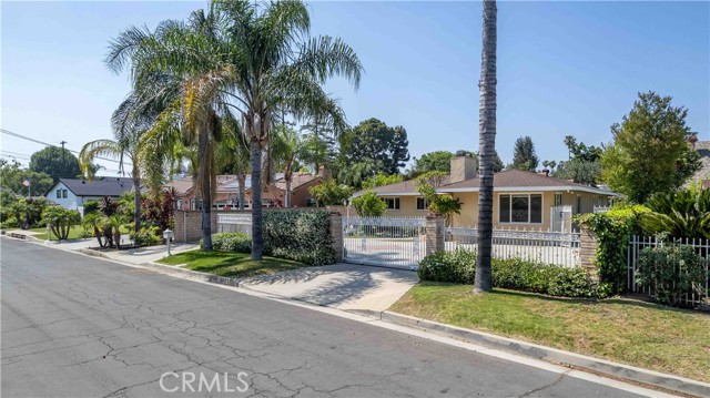 17533 Raymer Street, Sherwood Forest CA: https://media.crmls.org/medias/a2ed4ce2-9aca-45b4-8de6-71b6869aa19b.jpg