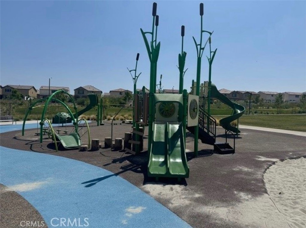 https://media.crmls.org/medias/a2ed6782-de97-4c1d-b389-52a2fd2aafb6.jpg?preset=X-Large