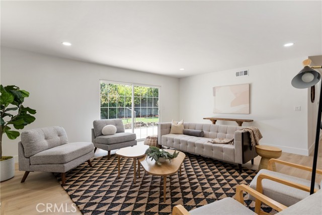 221 Wiley Court, Claremont CA: https://media.crmls.org/medias/a2edd334-2af9-48e0-be02-8049d4a9f622.jpg