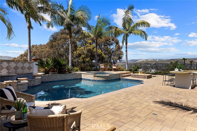 1110 Novilunio, San Clemente CA: https://media.crmls.org/medias/a2ef0f54-458d-4ca5-ac2a-61d07cee16bf.jpg