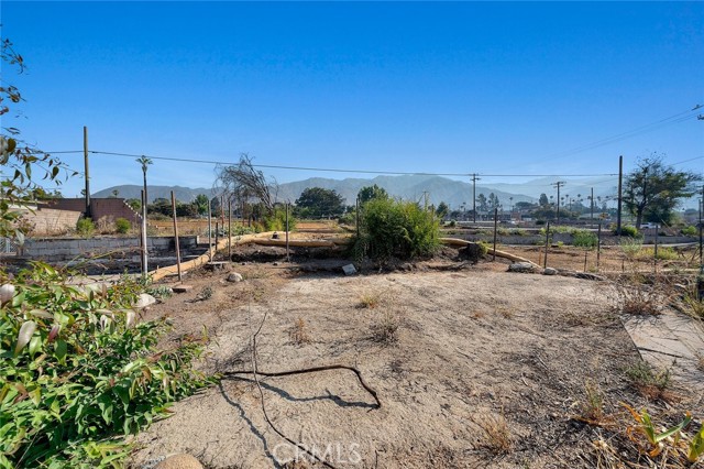 2441 El Molino Avenue, Altadena CA: https://media.crmls.org/medias/a2ef847c-f361-4c62-a024-e20e75913a75.jpg
