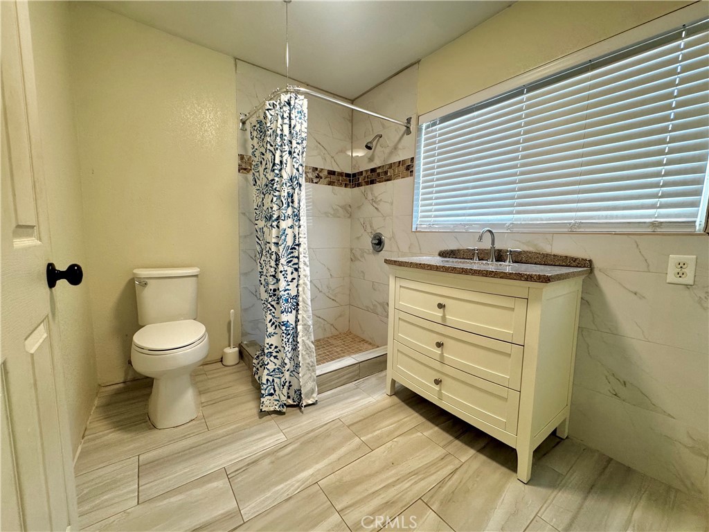https://media.crmls.org/medias/a2efe19d-0d12-453c-ac7c-ade7ebe60372.jpg?preset=X-Large