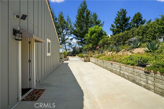 319 Cheerful Court, Simi Valley CA: https://media.crmls.org/medias/a2f01644-65d6-4faf-a2c0-a1bd071e249f.jpg