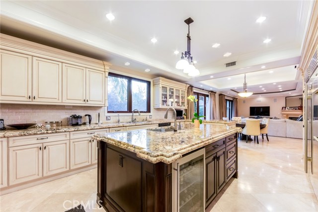 Detail Gallery Image 24 of 52 For 12530 Collins St, Valley Glen,  CA 91607 - 6 Beds | 5/1 Baths