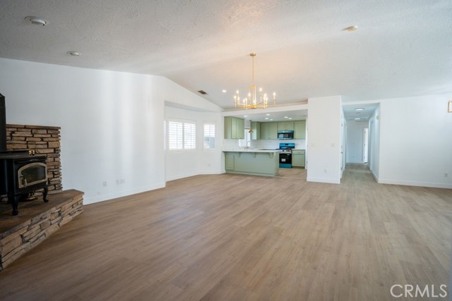 Detail Gallery Image 6 of 23 For 7122 Aster Road, Oak Hills,  CA 92344 - 4 Beds | 2 Baths