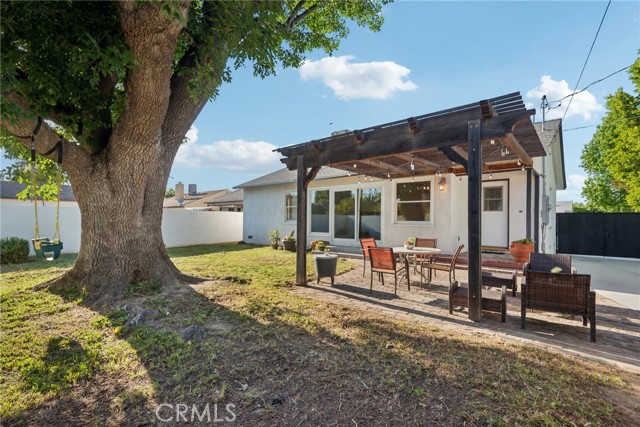 17048 Baltar Street, Lake Balboa CA: https://media.crmls.org/medias/a2f13f03-1675-445c-828b-39974785a9a4.jpg