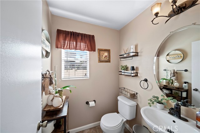 Detail Gallery Image 15 of 36 For 901 Primrose Lane, Corona,  CA 92878 - 3 Beds | 2/1 Baths